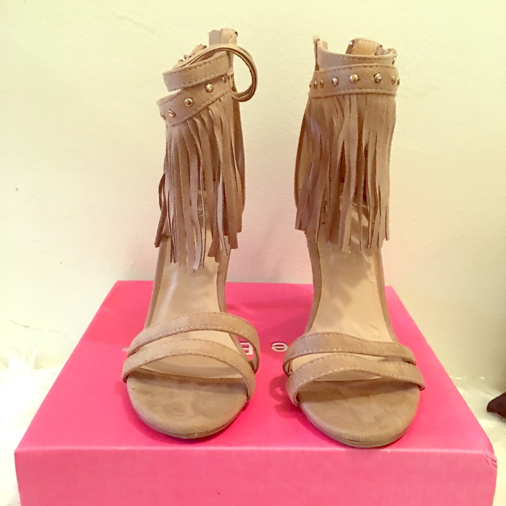 💥Suede fringe heels💥